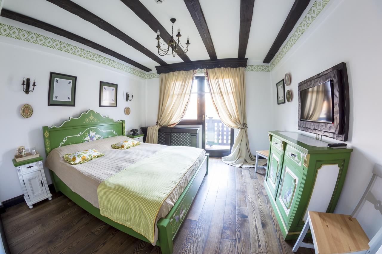 Conacu' Boierului Hotel Ponoarele  Luaran gambar